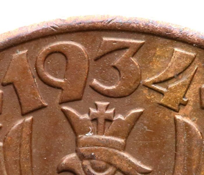 Zbliżenie daty na awersie fałszerstwa 5 groszy 1934